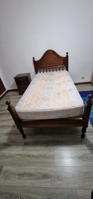 Vendo camas em bom estado