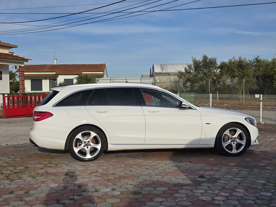 Mercedes-Benz Classe C 350e Plug-in Hybrid (Gasolina/Elétrico)