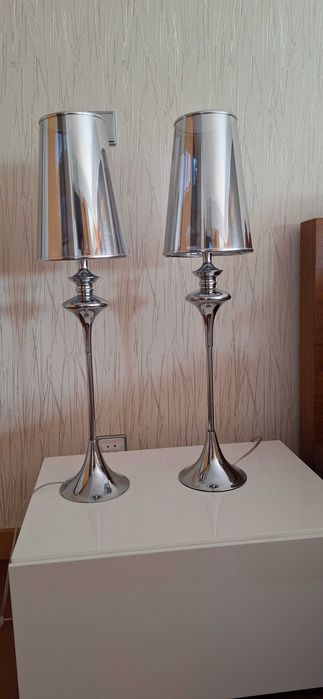 Par de candeeiros prateados