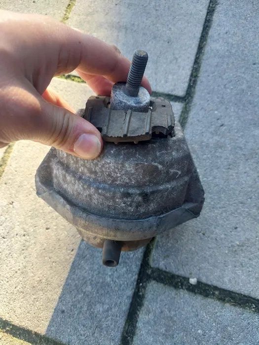 poduszka silnika prawa bmw e60 e61 e63 e64 3.0d m57