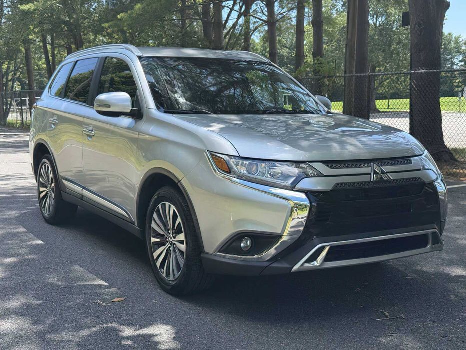 Mitsubishi Outlander SEL      2020