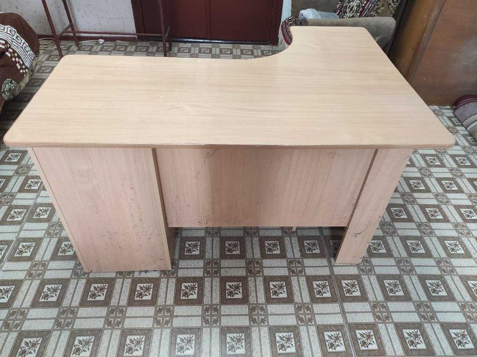 Стол под компьютер