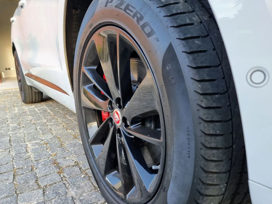 Jaguar F-Pace 2.0 P400e AWD R-Dynamic Black
