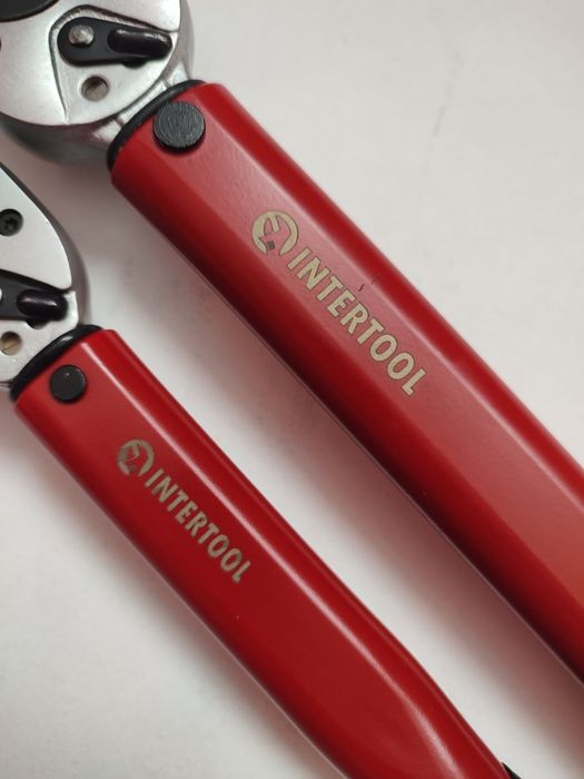 Динамометрический ключ  3/8 7-105 Nm. 1/2 - 28- 210 Nm  INTERTOOL