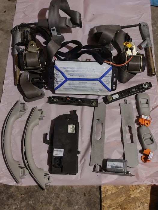 Ручки,ремені безбеки,подушка безпеки  на Renault Espace 4