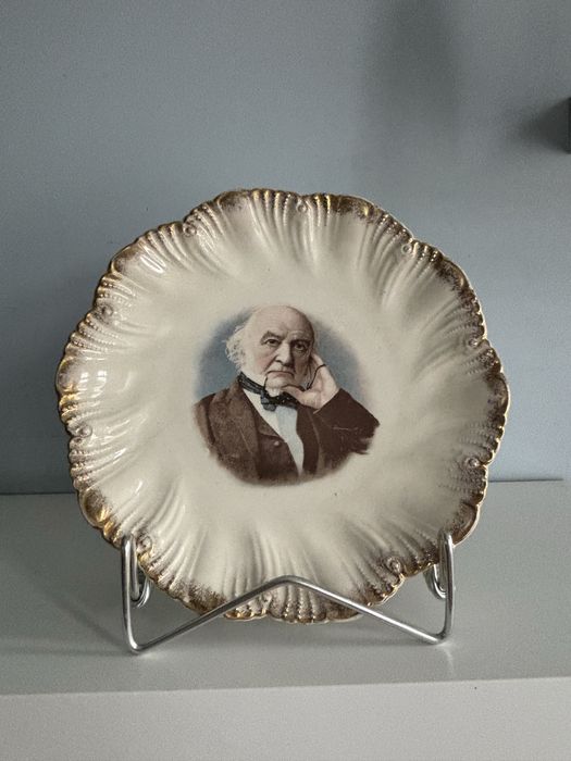 Stary talerz UK premier