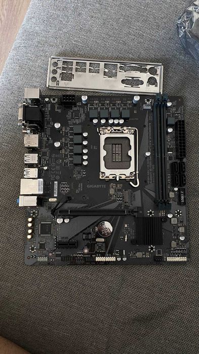 Płyta główna — GIGABYTE H610M S2H V2 DDR4