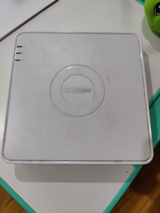 Видеорегистратор Hikvision DS-7100 + HDD WD Purple 2TB (состояние нового)