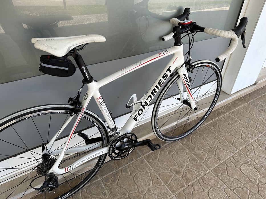 Bicicleta de estrada em carbono - Muitos extras