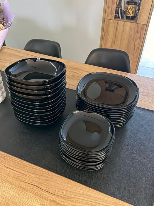 Zestaw talerzy czarny obiadowy