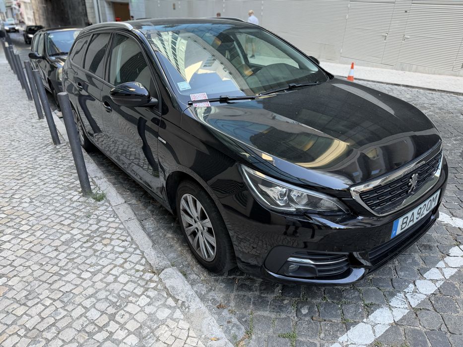 Peugeot 308 preto