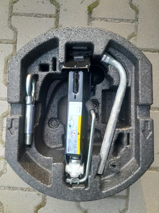 Домкрати: WV.ford. пежо, рено, лексус,сітроєн, ауді, опель,авео,шкода.