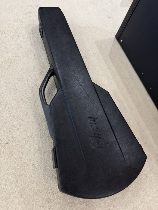 Кейси гітарні - Fender Tweed, Gibson LP 1980, Postal Monkey