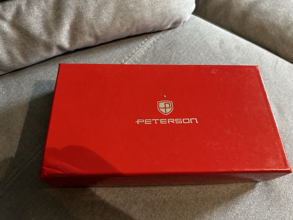 Elegancki Portfel Damski Skórzany PETERSON – Czerwony Lakierowany, RFID