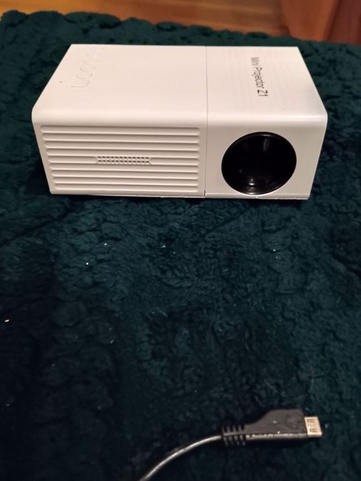 Mini projektor rzutnik Z1