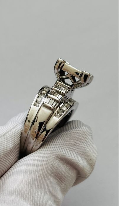 Золота каблучка з діаиантами