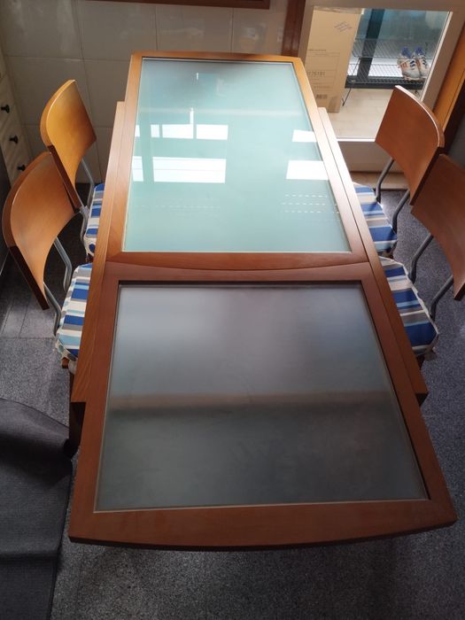 Mesa Extensível +4 cadeiras Madeira Cerejeira