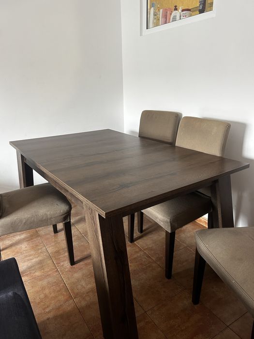 Mesa com 4 cadeiras