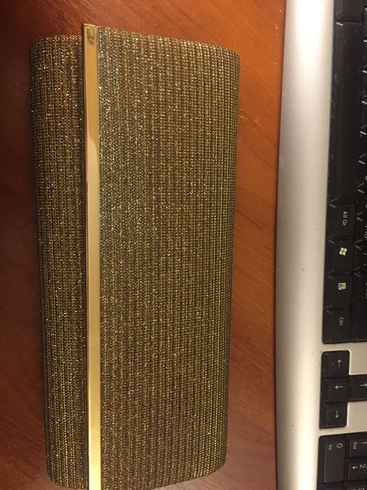 Клатч нарядный золотистый.