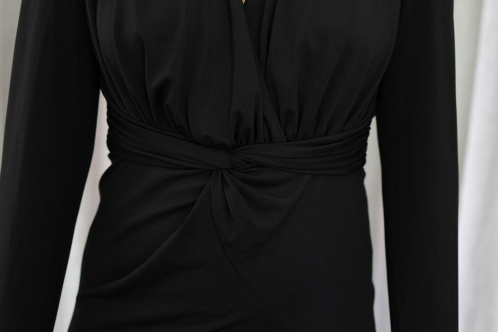 Vestido longo Aila preto com detalhe torcido Tamanho L
