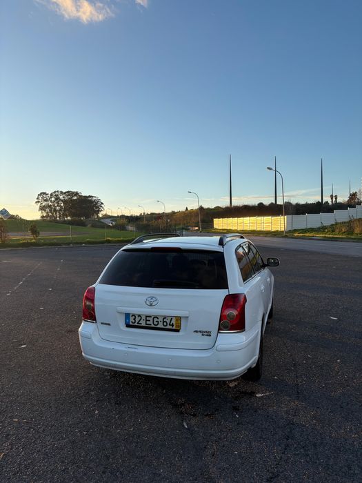 Toyota Avensis 2.0 D-4D | 2007 | Muito bem equipada
