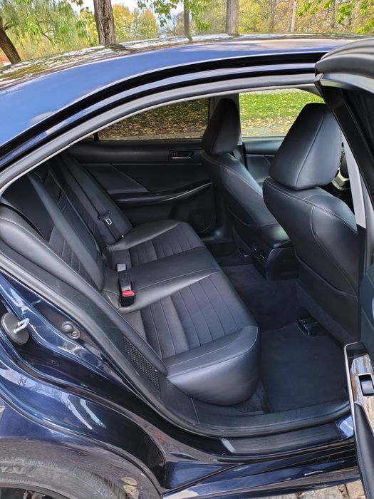 Автомобіль Lexus IS 300h Hybrid 2018