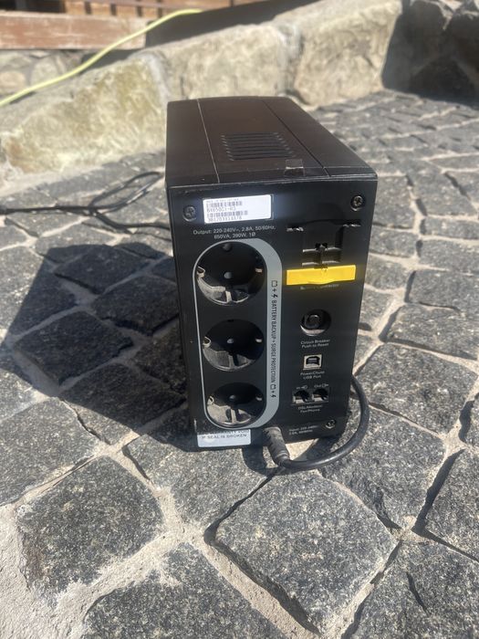 Безперебійник Back-UPS 650 на 390w
