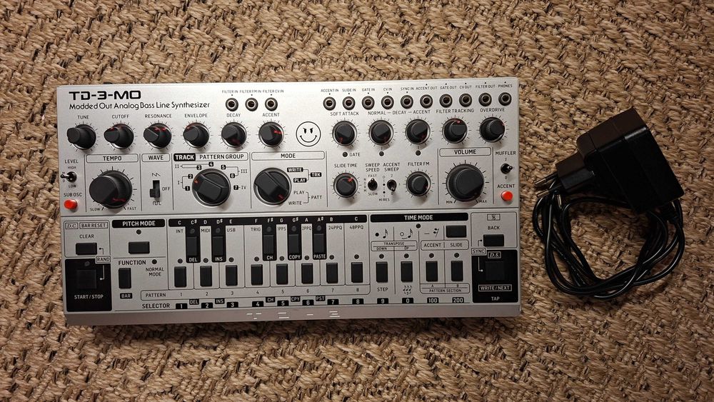 Syntezator Behringer TD-3-MO-SR - igła!