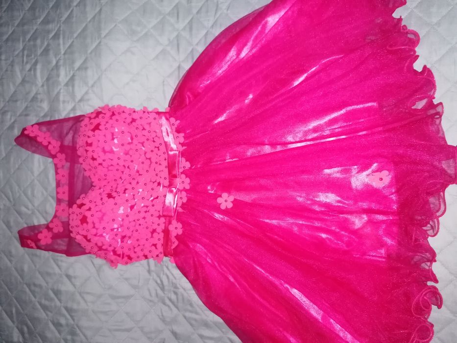 Śliczna sukienka weselna M/L