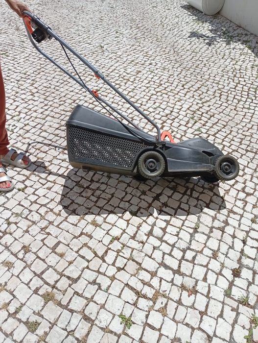 Corta relva Black and Decker elétrico