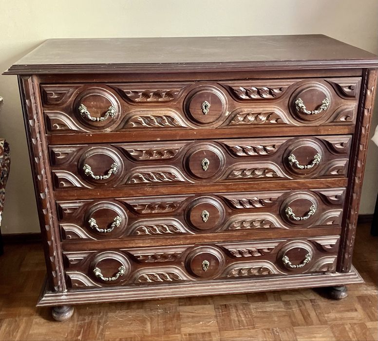 Cómoda de 4 gavetas entalhadas