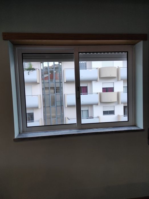 Janelas vidro duplo e respetiva persiana