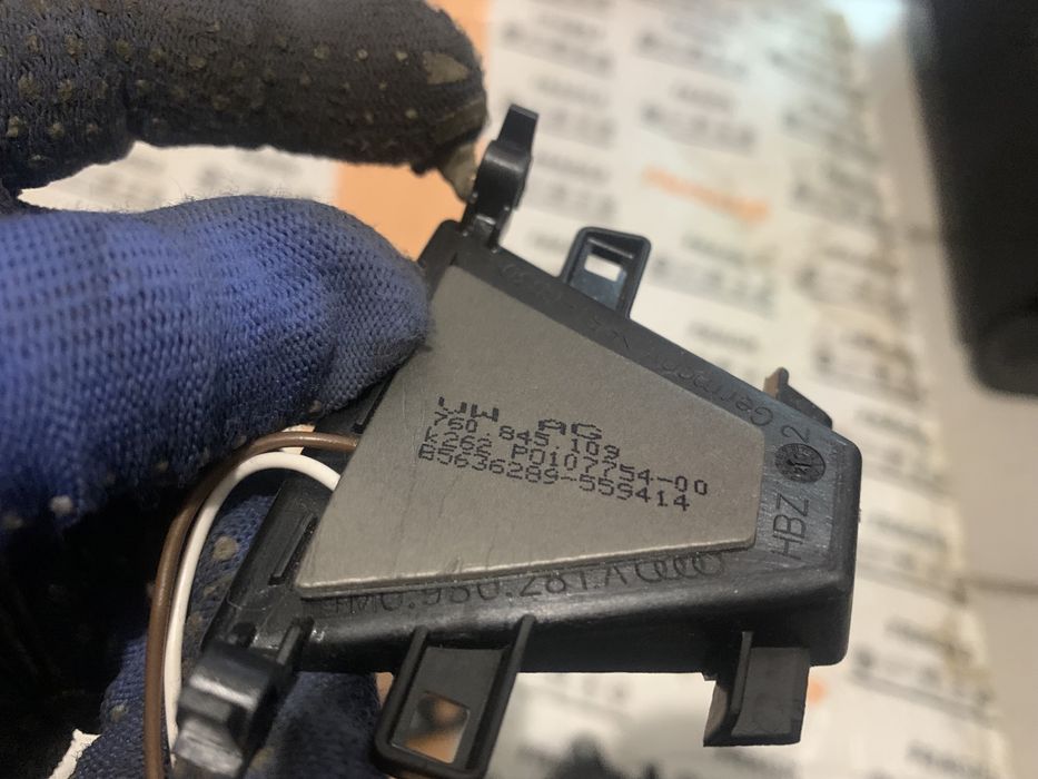 Audi q7 4m накладка 4m0980281a