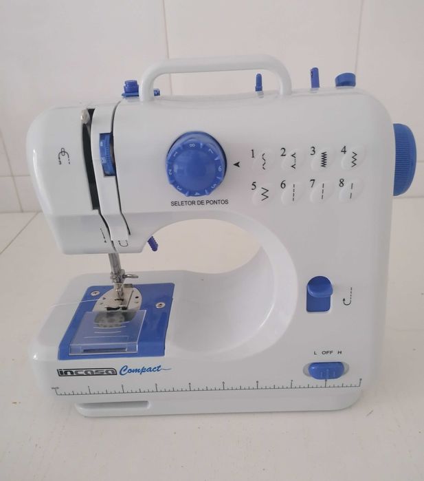 Máquina costura portátil Incasa 220v e pilhas