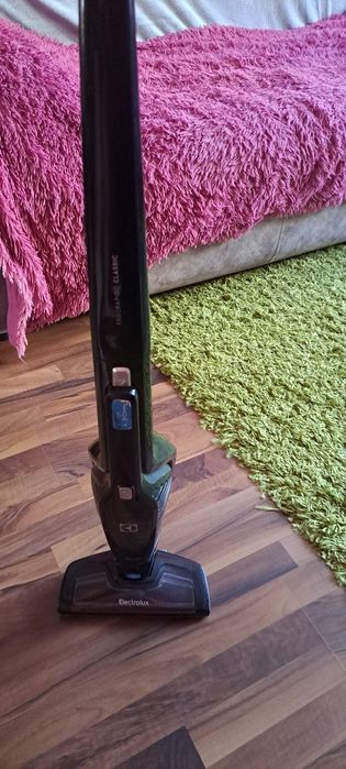 Продам аккумуляторный пылесос Bosch 18 вольт