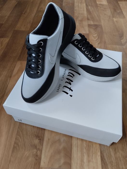 Жіночі кросівки 37розмір