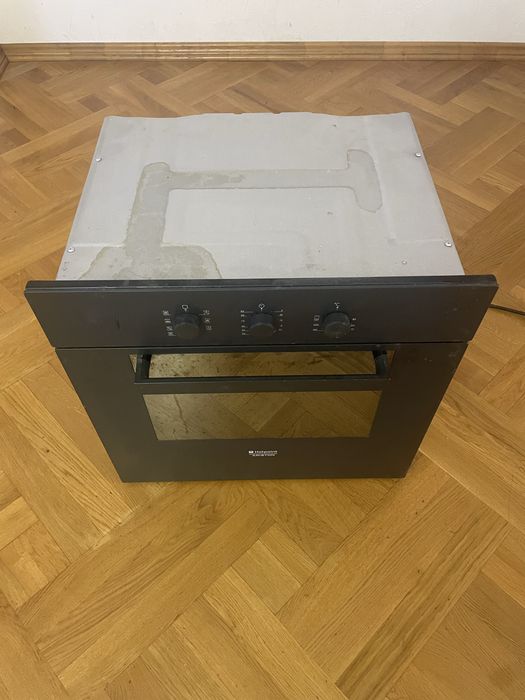 Духова піч вбудована Ariston .