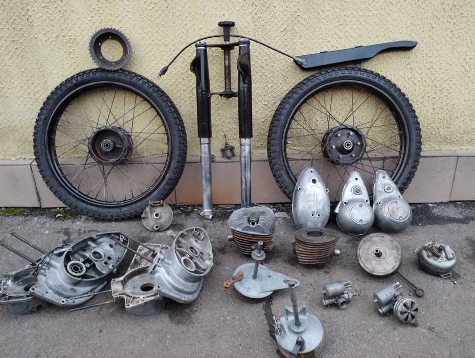 Сідло до мотоцикла   М 1 М.  ( запч.  Ковровец ) (М 104 )