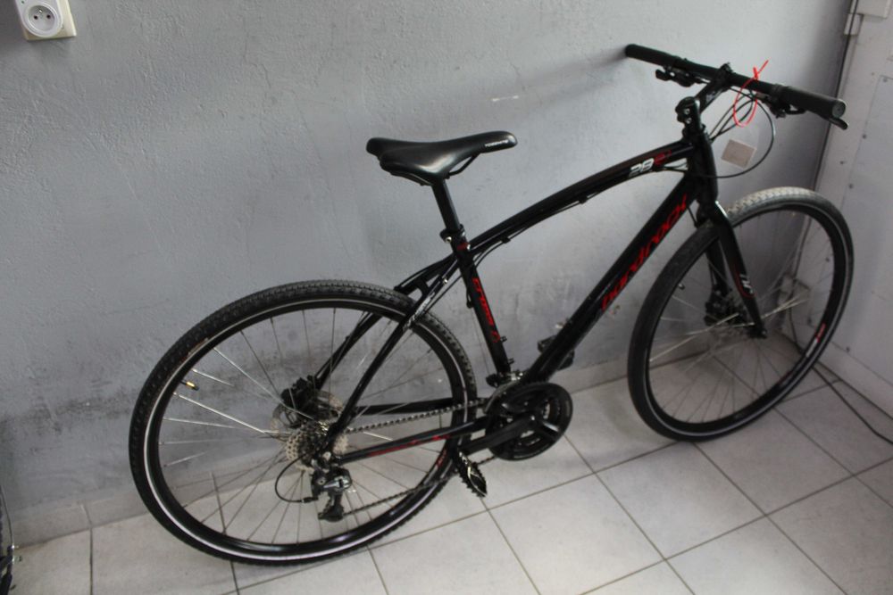 Rower crossowy HardRock, Rama 18,5", Koła 28" Alu, Amor Shimano Deore, Lekki
