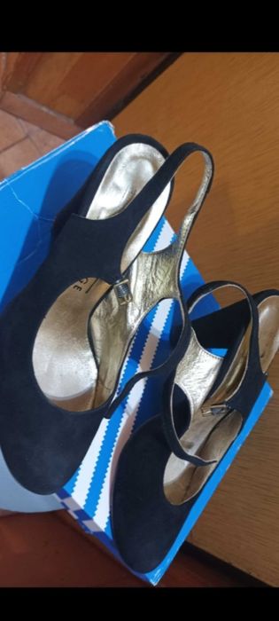 Buty na platformie z krytym palcem rozmiar 39