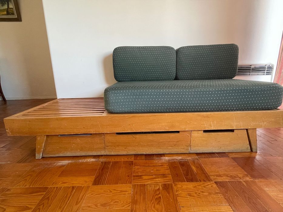 Sofá vintage e cadeiras