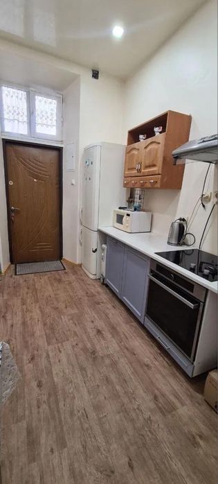 Продаж 1 кімн.квартира  27.10 м² 1/3 ц. вул.Клепарівська  75000$