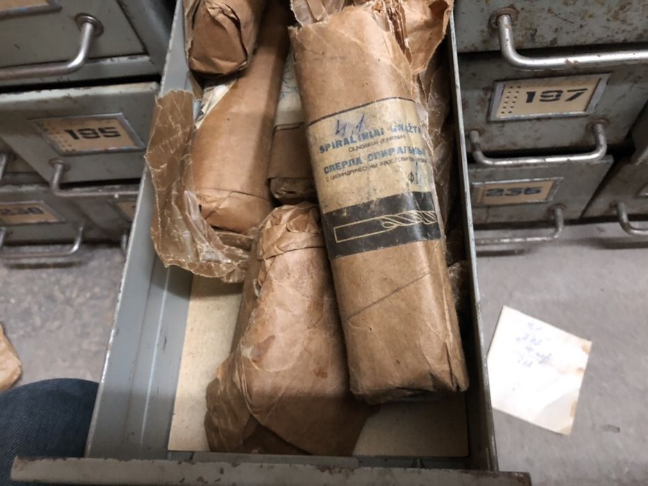 Сверла левые ц/хв Ф1-17 ссср, р6м5; р6м5к5;р9; р18 количество