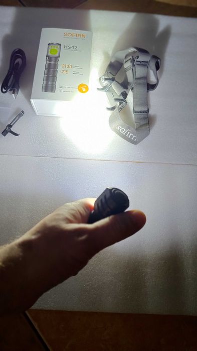 Latarka Sofirn HS42 2100 lumenów czołówka ogniwo 18650 białe i czerwone światło NOWA