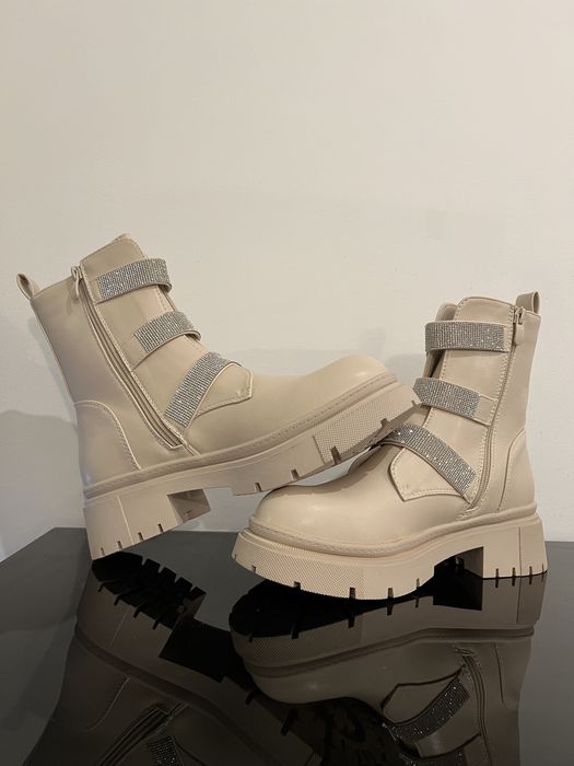 Botas Cink-me bege com brilhos