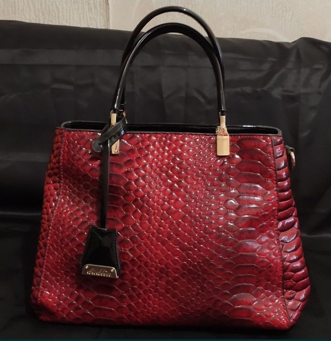 Сумка красная лаковая