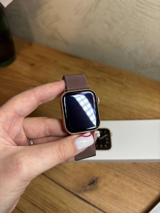 Apple watch Watch SE 40 mm акб 99% гарний  стан