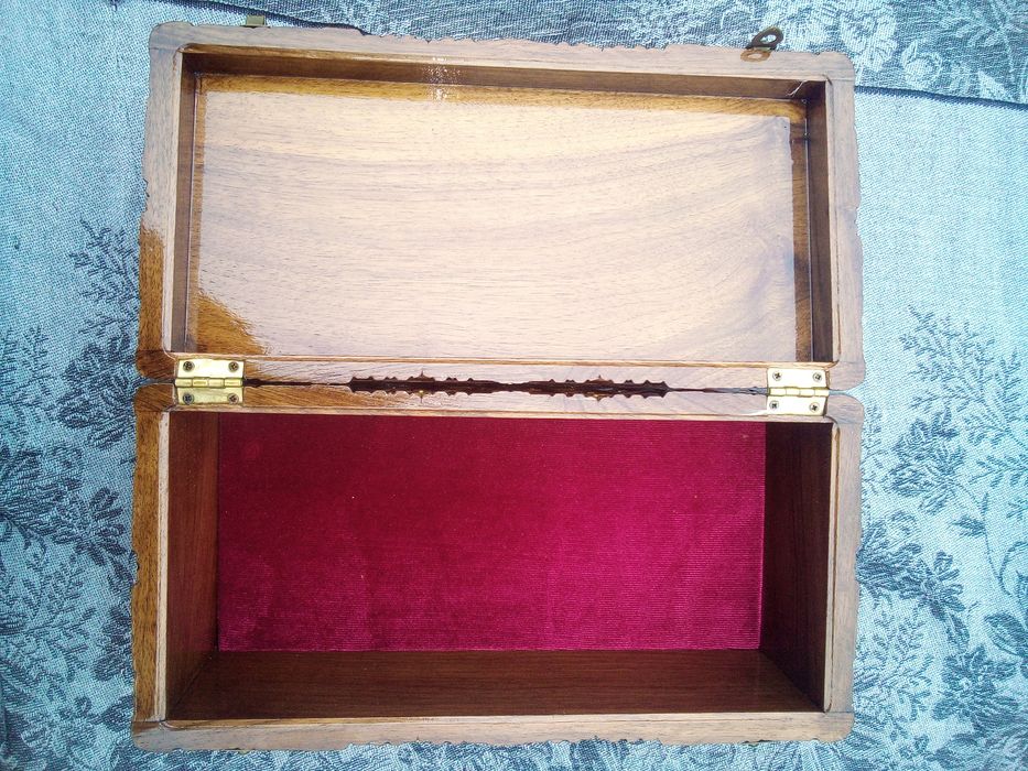 Тризуб,шкатулка з квадратом в подарок