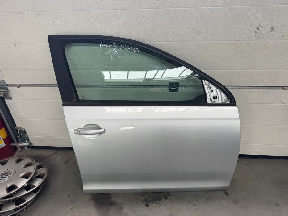 VW Golf V Kombi Drzwi Prawy Przód La7W
