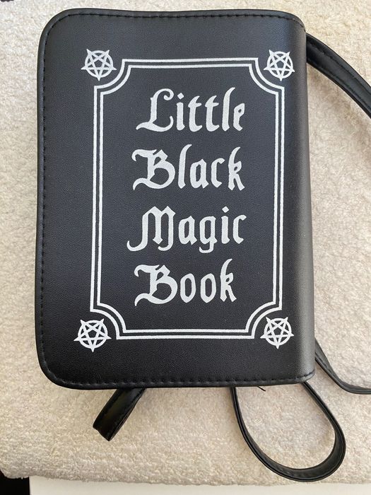 Czarna torebka book gothic gotycka restyle rockowa little black magic book vintage pinterest unikat swag perełka 2000s 90s y2k